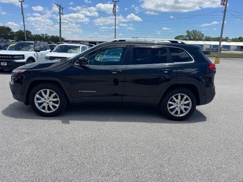 Used 2015 Jeep Cherokee Limited w/ Luxury Group AWD/4WD image 2