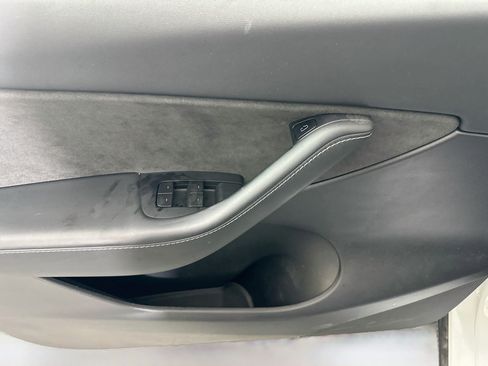 Used 2022 Tesla Model Y Long Range AWD/4WD image 15