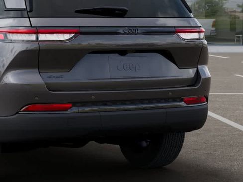 New 2025 Jeep Grand Cherokee Laredo image 13