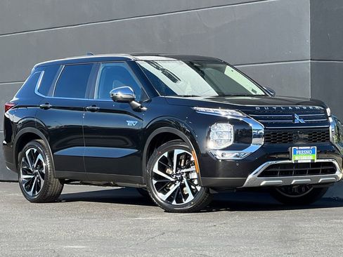 New 2025 Mitsubishi Outlander SE image 3