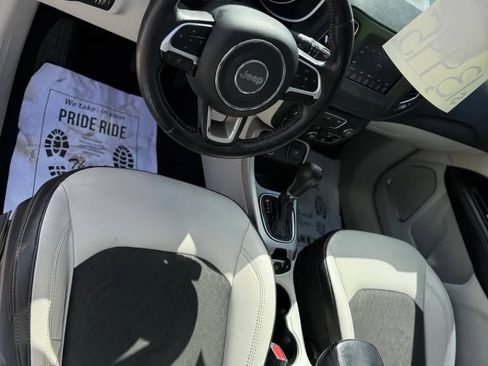 Used 2019 Jeep Compass Latitude FWD image 10