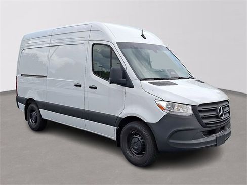Used 2025 Mercedes-Benz Sprinter 2500 image 3