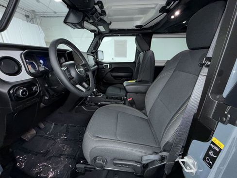 Used 2025 Jeep Wrangler Sport AWD/4WD image 3