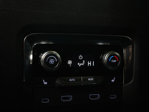 Used 2025 GMC Yukon XL Denali w/ Denali Reserve Package AWD/4WD image 18