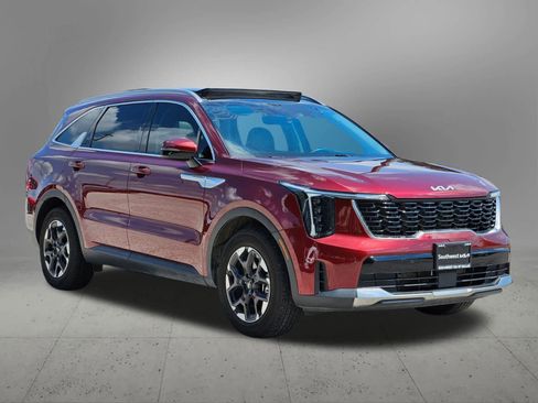 Certified 2025 Kia Sorento S w/ Panoramic Sunroof Package image 7