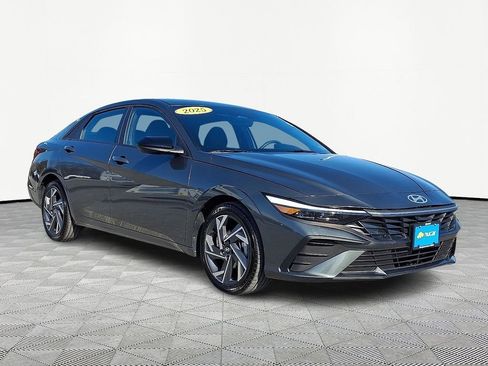 Used 2025 Hyundai Elantra Sport image 1