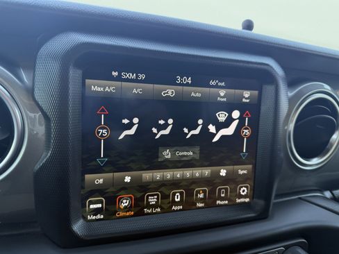 Used 2021 Jeep Wrangler Unlimited Sahara w/ Dual Top Group AWD/4WD image 21