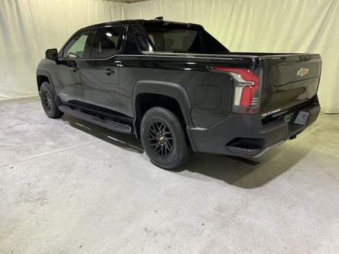 Certified 2025 Chevrolet Silverado EV LT AWD/4WD image 8