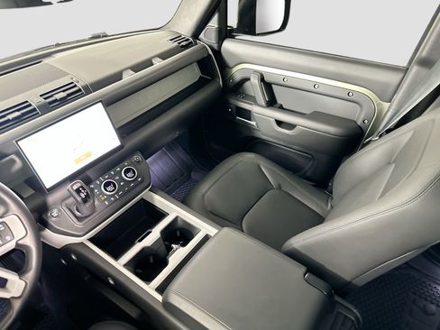 Certified 2025 Land Rover Defender 110 S image 27