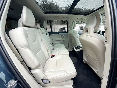 Used 2021 Volvo XC90 T5 Momentum w/ Climate Package image 32