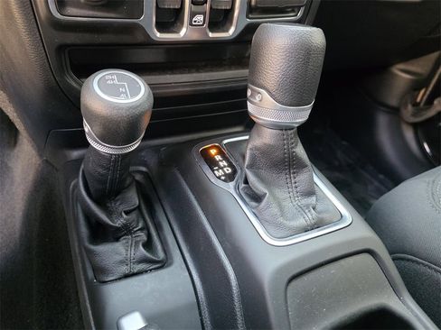 Used 2021 Jeep Gladiator Sport image 23