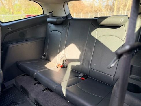 Used 2012 Chevrolet Traverse LT image 24