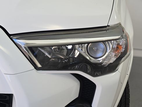 Used 2018 Toyota 4Runner SR5 Premium image 28