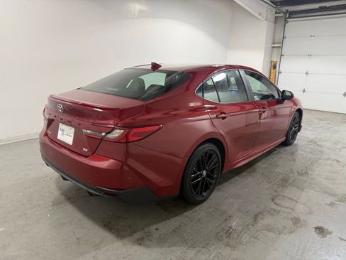 Used 2025 Toyota Camry SE image 6