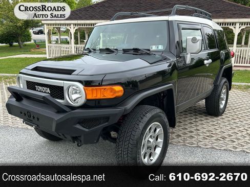 Used 2013 Toyota FJ Cruiser 4WD w/ Upgrade Pkg image 1