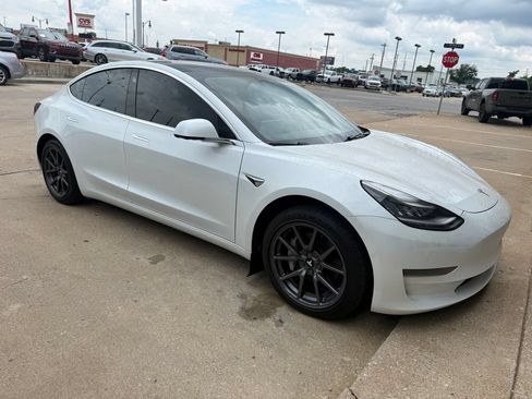 Used 2020 Tesla Model 3 Standard Range Plus RWD image 12