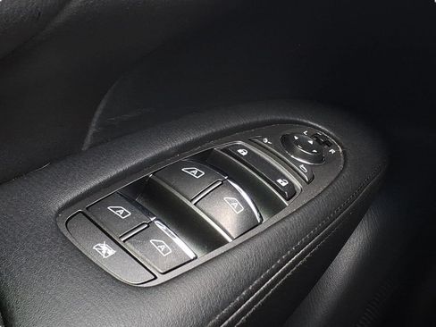 Used 2018 INFINITI Q70 Luxe w/ Proactive Package RWD image 23
