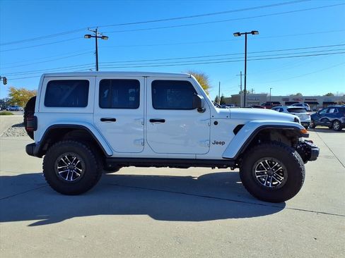 Certified 2025 Jeep Wrangler Unlimited Rubicon image 35