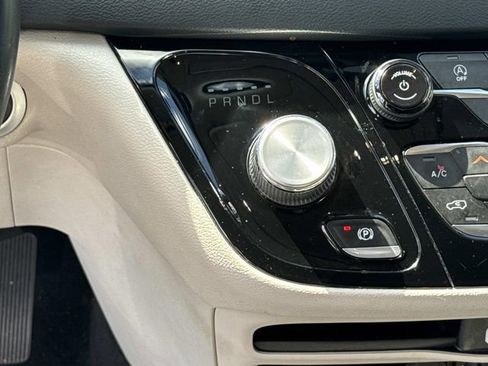 Used 2022 Chrysler Pacifica Touring-L image 22