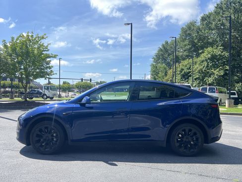 Used 2023 Tesla Model Y Long Range AWD/4WD image 6