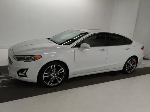Used 2019 Ford Fusion Titanium image 2