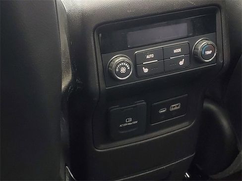 Used 2022 GMC Acadia SLT w/ Preferred Package image 39