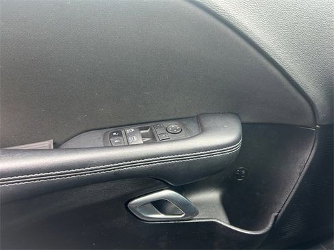 Used 2022 Dodge Challenger SXT image 21