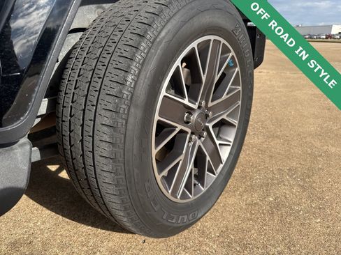 Used 2022 Jeep Wrangler Sahara image 12