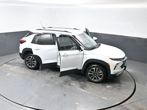 Used 2025 Chevrolet TrailBlazer LT w/ Driver Confidence Package image 58