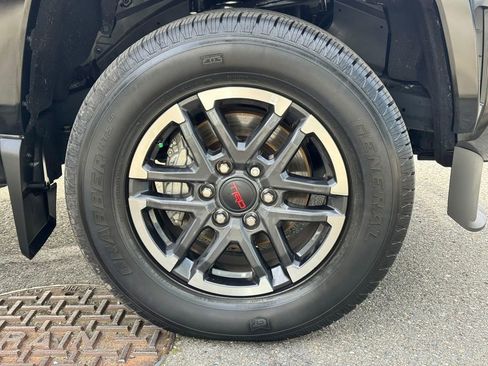 Used 2025 Toyota Tacoma TRD Sport image 9