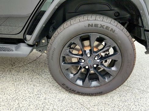 Used 2025 Jeep Wrangler Unlimited Sahara AWD/4WD image 9