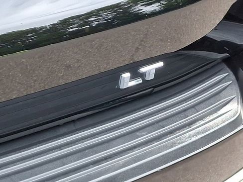 Used 2022 Chevrolet Suburban LT image 40