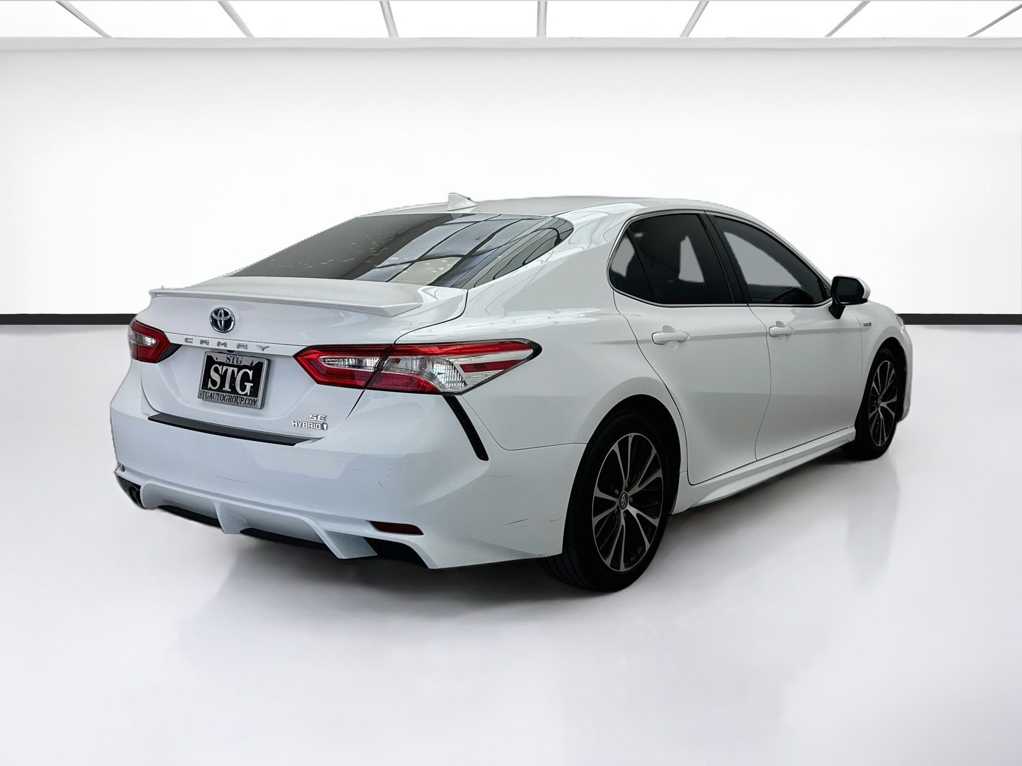 Used 2020 Toyota Camry SE w/ Carpet Mat Package FWD image 4