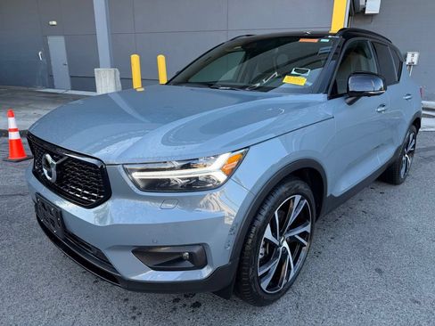Used 2022 Volvo XC40 T5 R-Design w/ Advanced Package AWD/4WD image 1