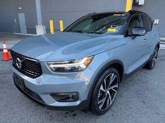 Used 2022 Volvo XC40 T5 R-Design w/ Advanced Package AWD/4WD video 1