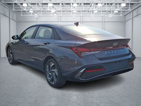 Certified 2025 Hyundai Elantra Sport FWD image 4