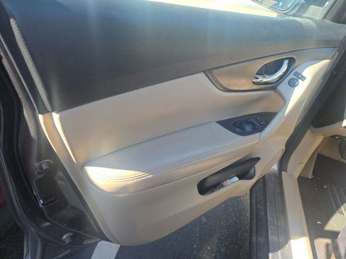 Used 2015 Nissan Rogue S image 7