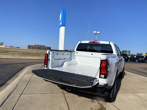 Used 2024 Chevrolet Colorado W/T image 25