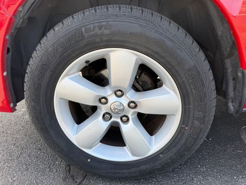 Used 2015 RAM 1500 Express AWD/4WD image 5