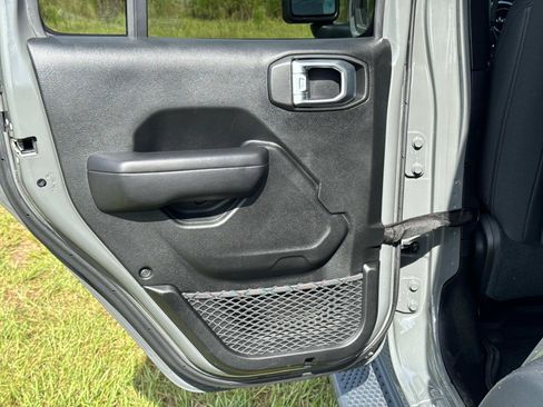 Used 2019 Jeep Wrangler Unlimited Sport S image 11