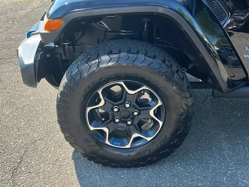 Used 2022 Jeep Wrangler Unlimited Rubicon 4xe w/ Cold Weather Group AWD/4WD image 5