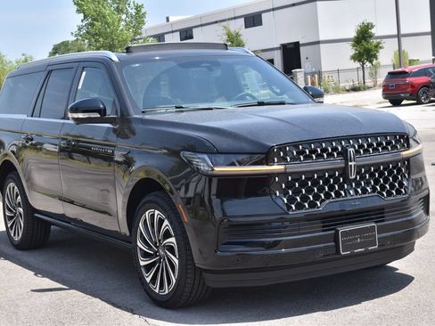 New 2027 Lincoln Navigator L Black Label AWD/4WD image 3