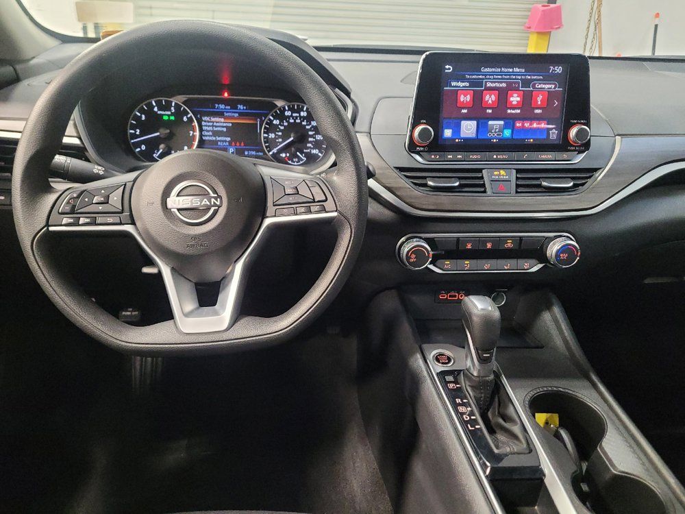 Used 2025 Nissan Altima 2.5 SV FWD image 22