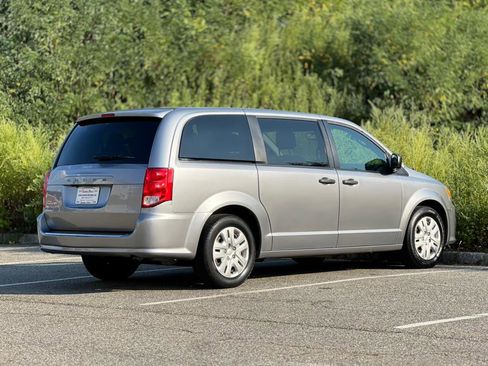 Used 2019 Dodge Grand Caravan SE image 8
