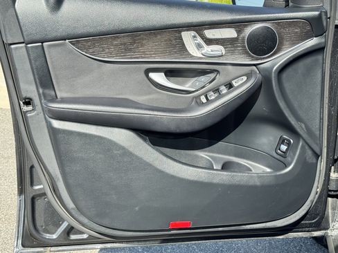 Used 2021 Mercedes-Benz GLC 300 4MATIC image 19