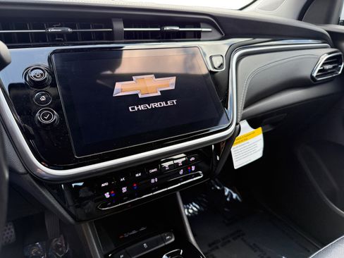 Used 2022 Chevrolet Bolt EUV LT w/ Convenience Package FWD image 12