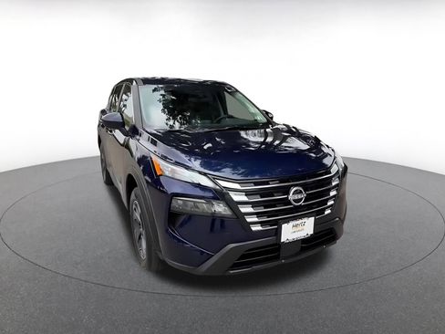 Used 2025 Nissan Rogue SV FWD image 2