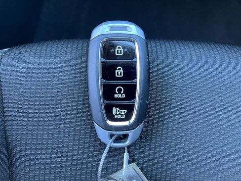 Used 2025 Hyundai Venue SEL image 23