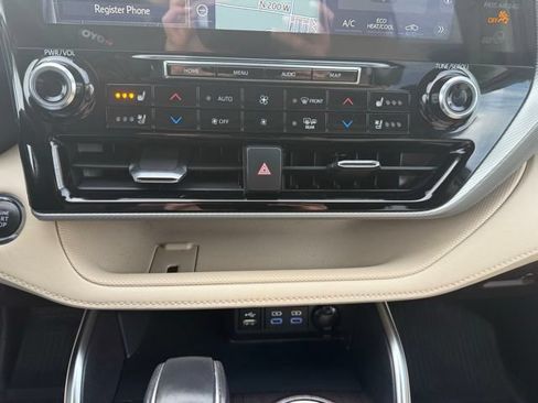 Used 2022 Toyota Highlander Platinum AWD/4WD image 25