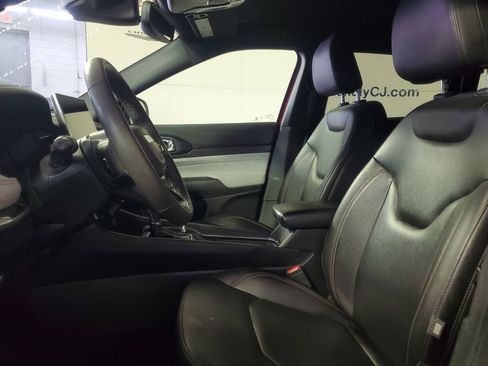 Used 2024 Jeep Compass Latitude image 10